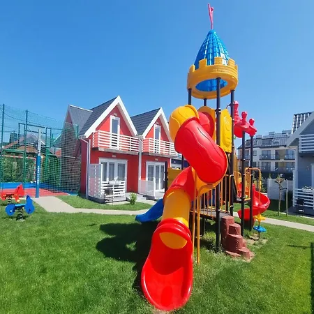 Single-story Homes, Pool, Playground 度假居 *