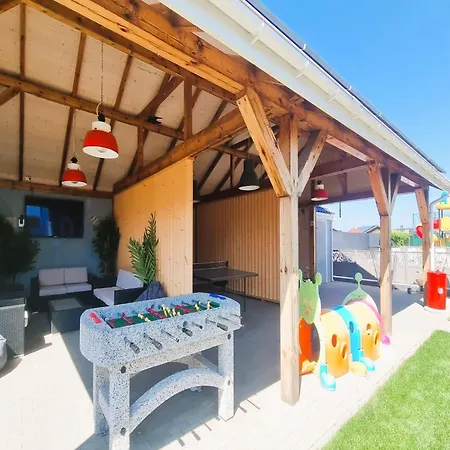 度假居 Single-story Homes, Pool, Playground *