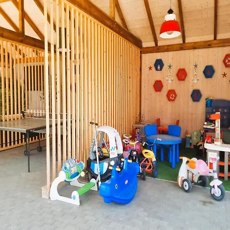 度假居 Single-story Homes, Pool, Playground 萨比诺瓦